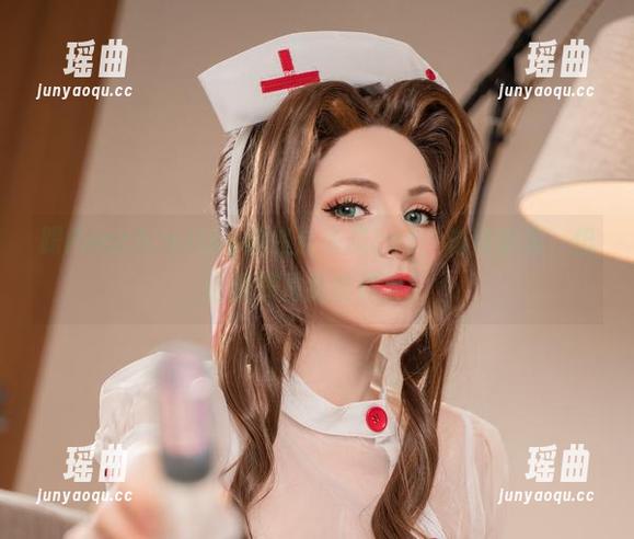 Peach milky 跟Peach milky挑战连衣裙cos,有点紧张,但这波照片我给满分!